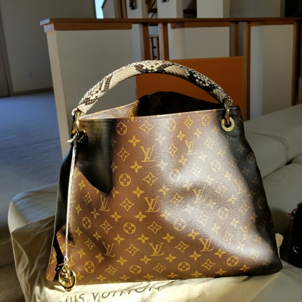 Louis Vuitton Artsy Python (price firm due to high fees on this site)